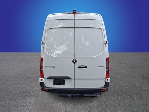 Used 2025 Mercedes-Benz Sprinter 2500 image 5