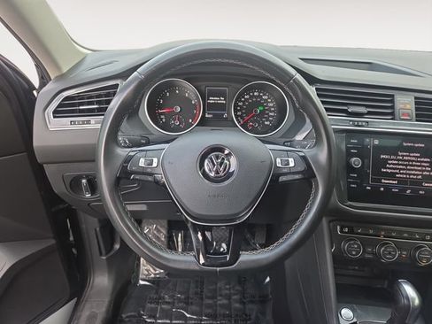 Used 2021 Volkswagen Tiguan SE w/ Panoramic Sunroof Package FWD image 12