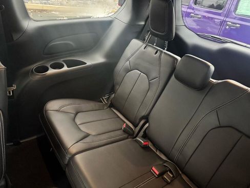 Used 2026 Chrysler Pacifica Select w/ S Appearance Package image 16