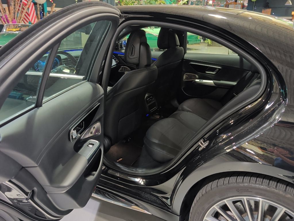 Used 2025 Mercedes-Benz E 53 AMG e 4MATIC Sedan image 14