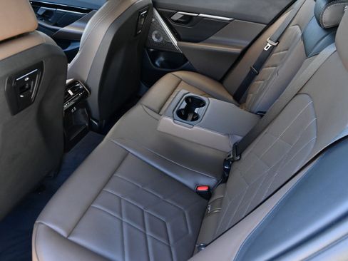 Used 2025 BMW 530i w/ Premium Package RWD image 13