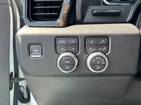 Used 2022 GMC Sierra 1500 AT4X image 9