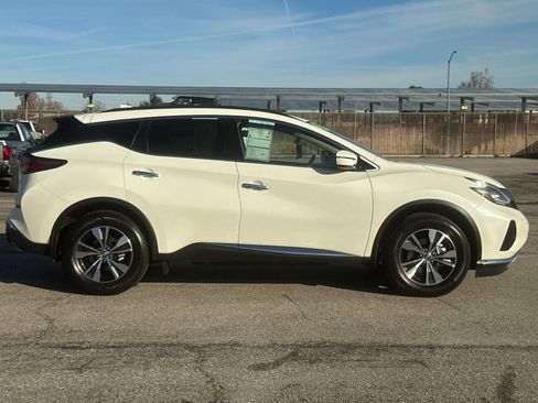 Used 2024 Nissan Murano SV image 3