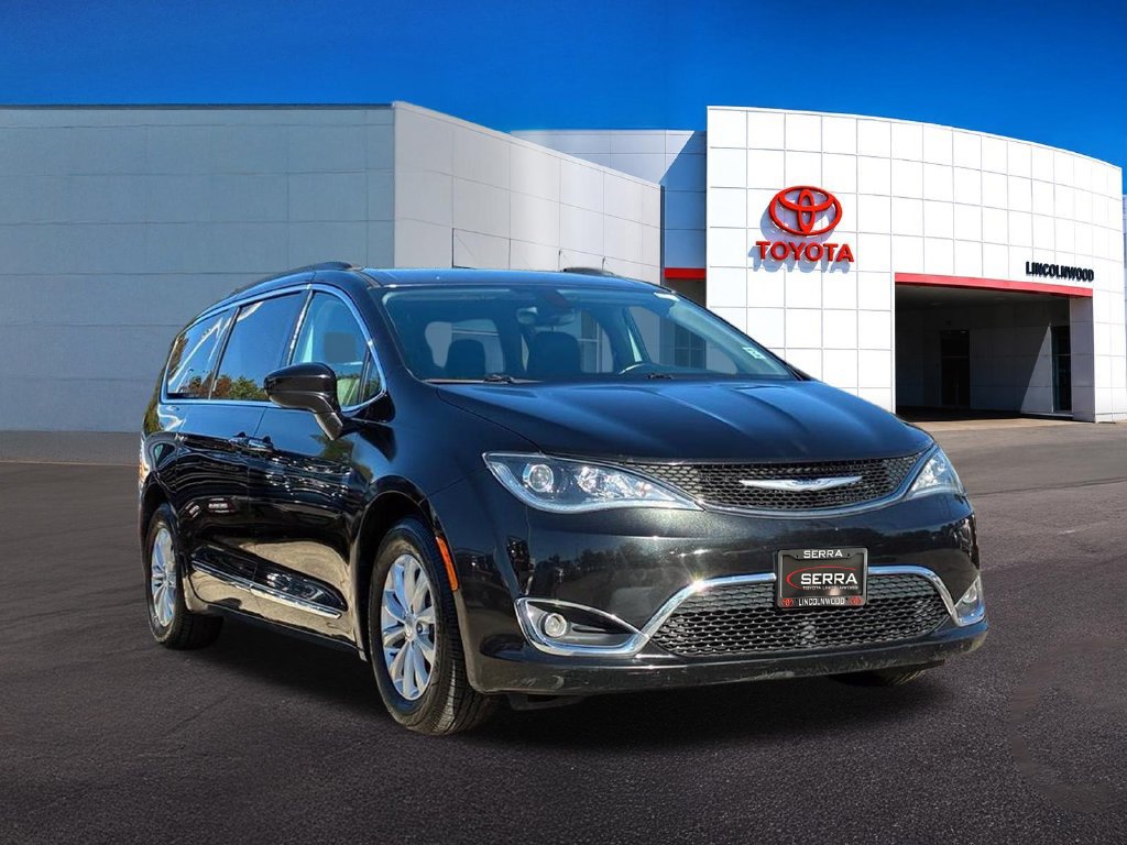 Used 2017 Chrysler Pacifica Touring-L FWD image 7