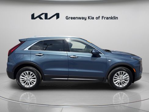Used 2024 Cadillac XT4 Luxury w/ Cold Weather Package FWD image 8
