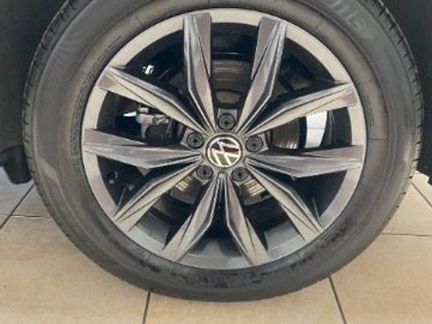 Used 2023 Volkswagen Tiguan SE w/ Panoramic Sunroof Package image 36