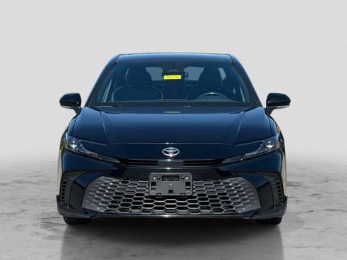 Used 2025 Toyota Camry SE FWD image 2
