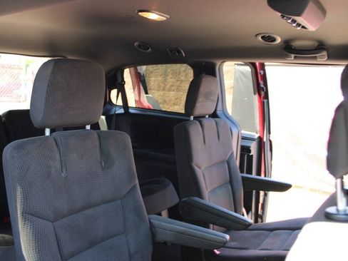 Used 2018 Dodge Grand Caravan SE FWD image 19