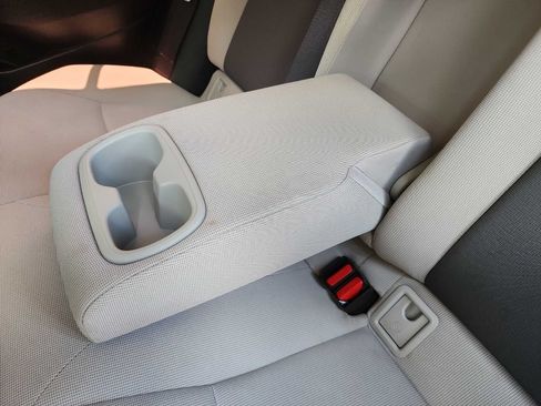 Used 2022 Toyota Corolla LE FWD image 28