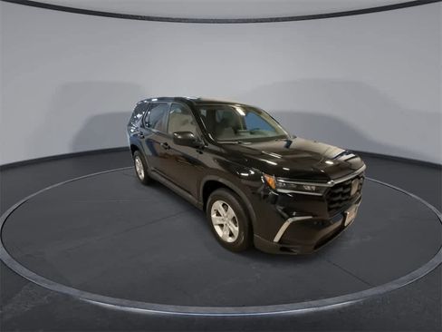 Used 2023 Honda Pilot LX image 2