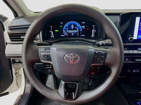 Used 2025 Toyota Camry LE w/ Convenience Package FWD image 9
