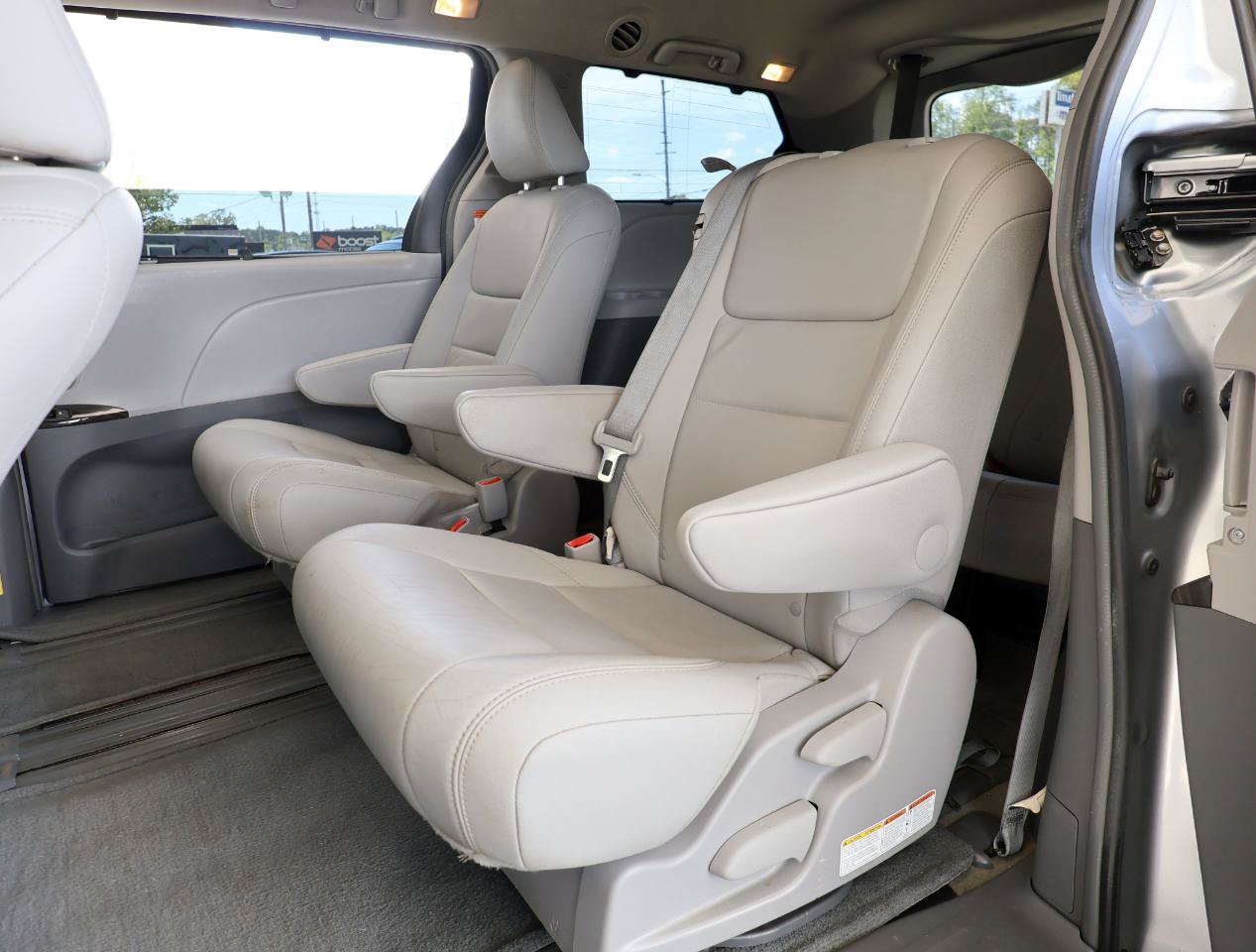Used 2015 Toyota Sienna XLE FWD image 22