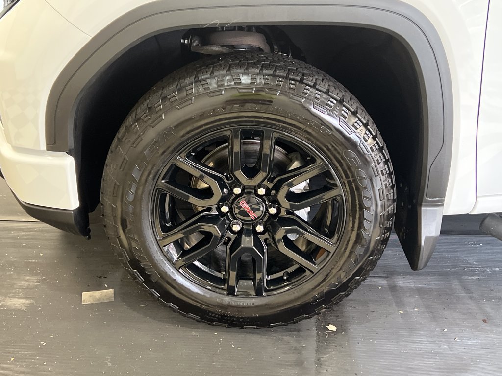 Used 2024 GMC Sierra 1500 Pro w/ Graphite Edition AWD/4WD image 6