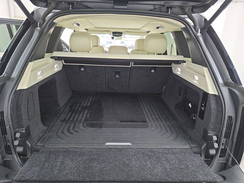 Certified 2023 Land Rover Range Rover SE image 12