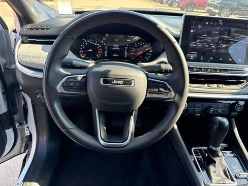 Used 2024 Jeep Compass Latitude AWD/4WD image 15