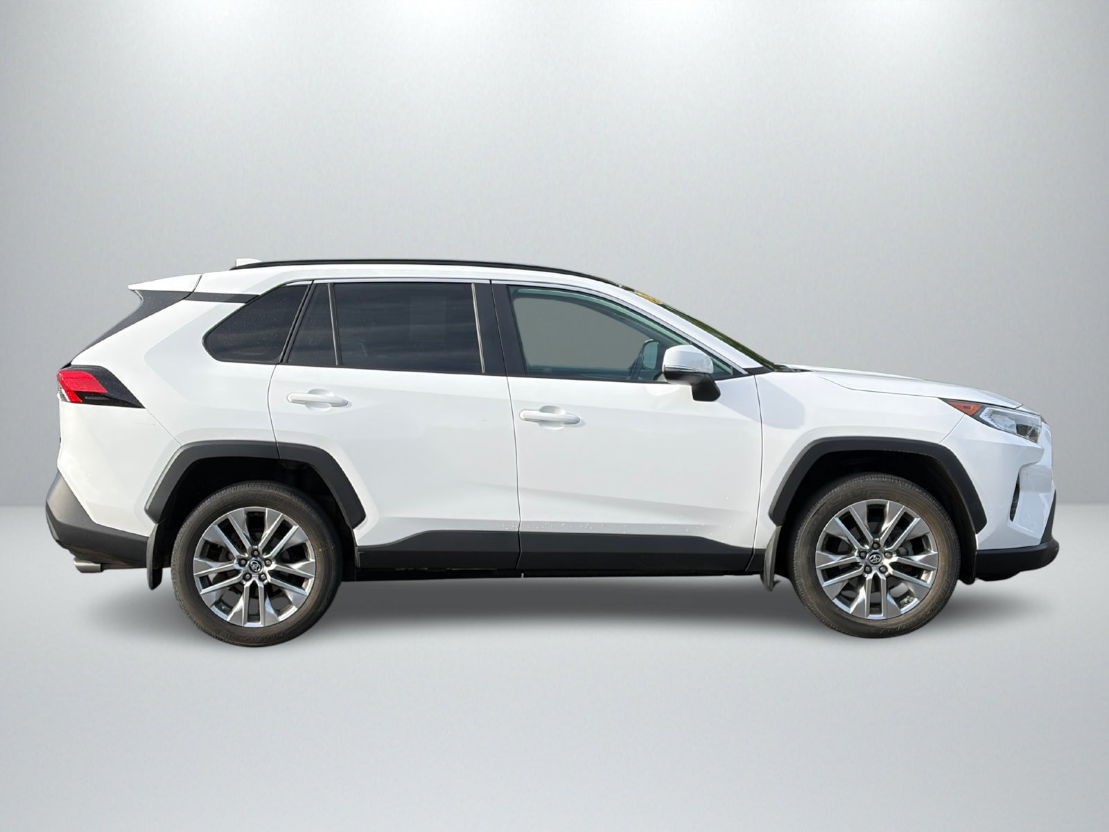 Used 2019 Toyota RAV4 XLE Premium AWD/4WD image 6