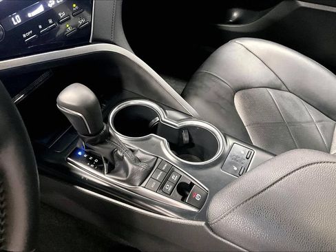 Used 2018 Toyota Camry XLE w/ Audio Package FWD image 18