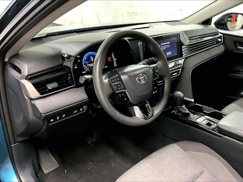Used 2025 Toyota Camry LE FWD image 8