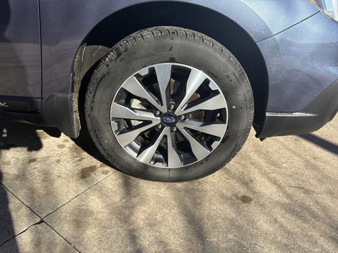 Used 2017 Subaru Outback 2.5i Limited image 12