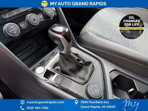 Used 2024 Volkswagen Taos SE w/ Panoramic Sunroof Package AWD/4WD image 24