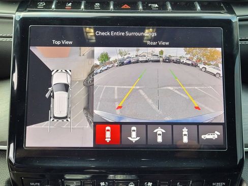 Used 2024 Jeep Grand Cherokee Limited w/ Luxury Tech Group II image 17