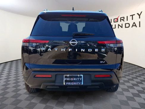 Used 2024 Nissan Pathfinder SV image 5