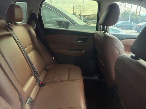 Used 2024 Nissan Rogue Platinum image 3