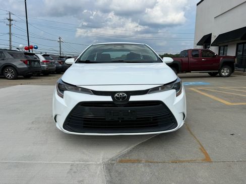 Used 2023 Toyota Corolla LE FWD image 4