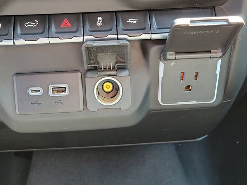 Used 2025 Chevrolet Silverado 1500 Custom image 26