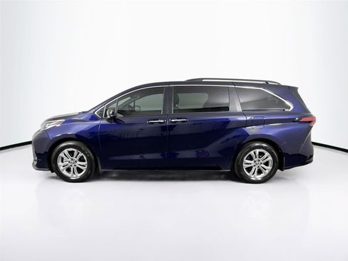 Certified 2022 Toyota Sienna XSE image 14
