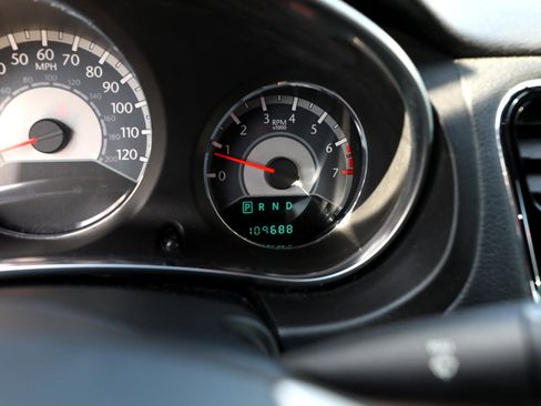 Used 2012 Chrysler 200 Touring image 18