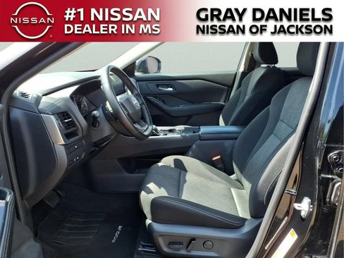 Used 2025 Nissan Rogue SV FWD image 22