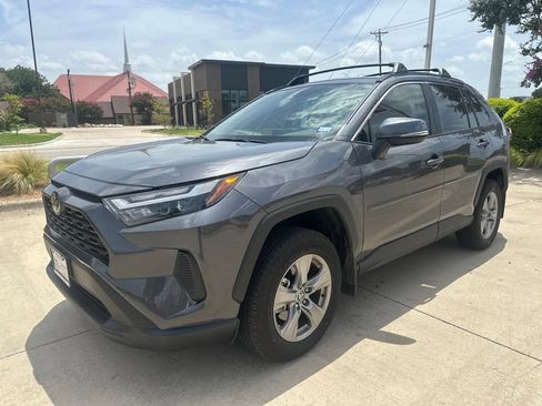 Used 2025 Toyota RAV4 XLE w/ Convenience Package FWD image 1