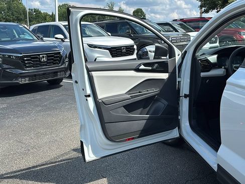Used 2025 Volkswagen Taos S FWD image 11