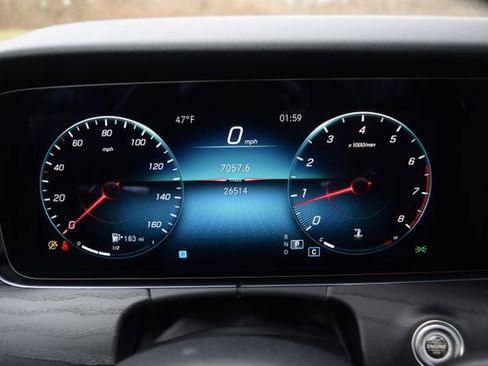 Used 2022 Mercedes-Benz E 350 4MATIC Sedan image 3