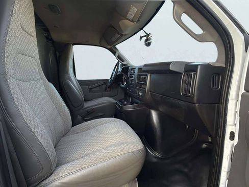Used 2017 Chevrolet Express 2500 image 11