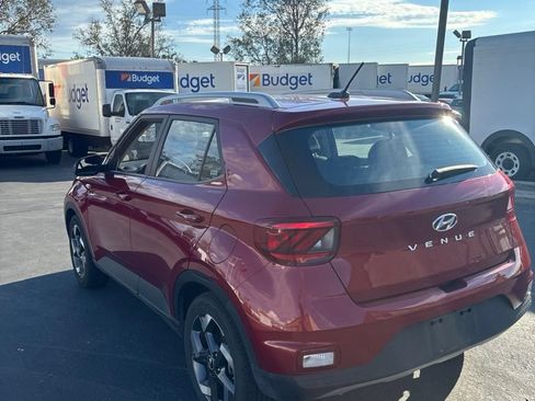 Used 2025 Hyundai Venue SEL FWD image 6
