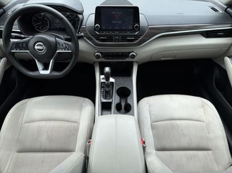 Used 2025 Nissan Altima 2.5 SV FWD video 3