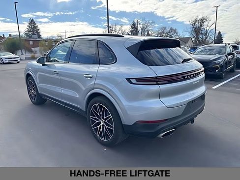 Used 2024 Porsche Cayenne w/ Premium Package AWD/4WD image 5