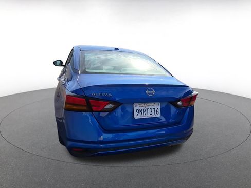 Used 2025 Nissan Altima 2.5 SV image 5