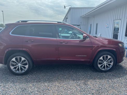 Used 2019 Jeep Cherokee Overland AWD/4WD image 3