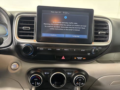 Used 2025 Hyundai Venue SEL FWD image 16