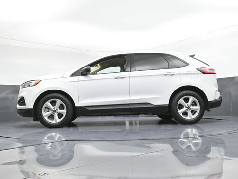 Used 2021 Ford Edge SE image 25