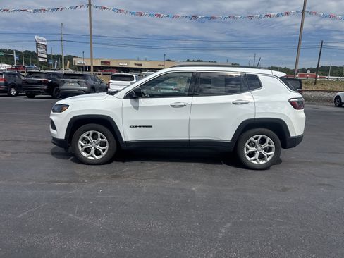 Used 2024 Jeep Compass Latitude AWD/4WD image 7