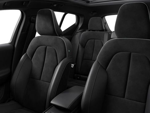 Certified 2023 Volvo XC40 Recharge Plus image 5