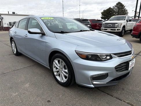 Used 2017 Chevrolet Malibu LT image 8