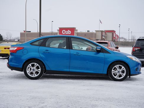 Used 2014 Ford Focus SE w/ SE Winter Package image 2