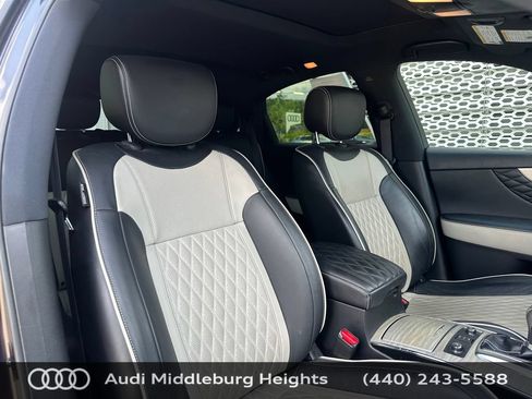 Used 2017 INFINITI QX70 AWD w/ Limited Package image 19