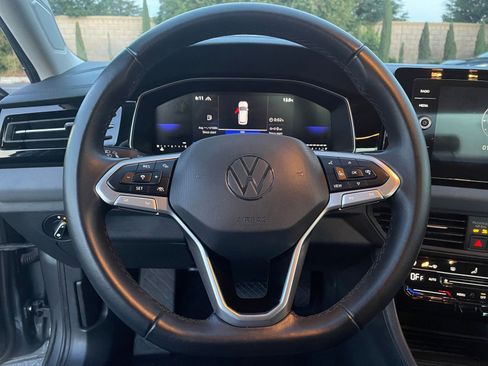 Used 2025 Volkswagen Jetta SE image 34