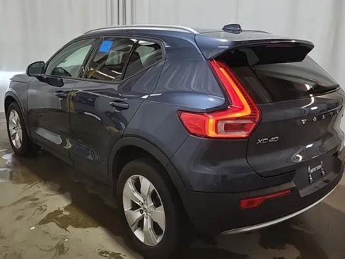 Used 2021 Volvo XC40 T5 Momentum AWD/4WD image 2